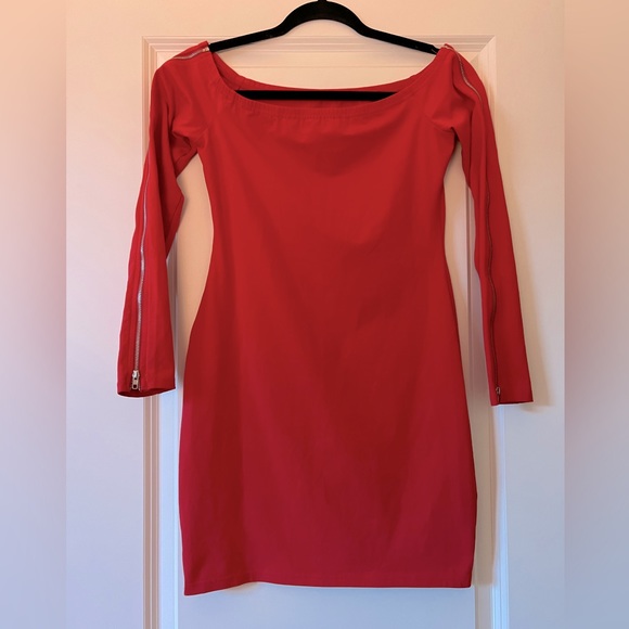 NWOT Revolve by the way Red Off Shoulder Bodycon Zipper Longsleeve Dress Size S - Picture 2 of 5